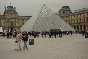 piramida w Luwrze
