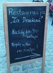 Szyld restauracji Za Drzwiami