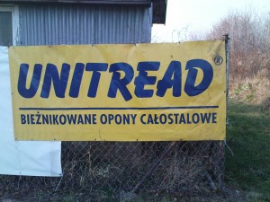 Bieżnikowe opony całostalowe