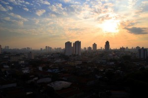 zachód slońca nad miastem